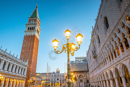 日出时在威尼斯的圣马克广场建筑学正方形地标卫生旅行大教堂日落城市景观建筑图片