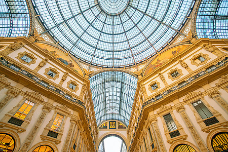 是米兰最受欢迎的购物区之一旅行文化玻璃画廊古董街道天花板奢华地标游客图片