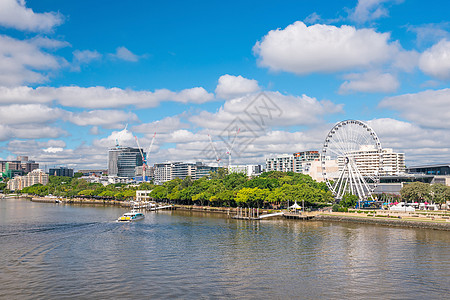 布里斯班市天线和布里斯班河反射场景天际街道蓝色城市景观渡船建筑物银行图片