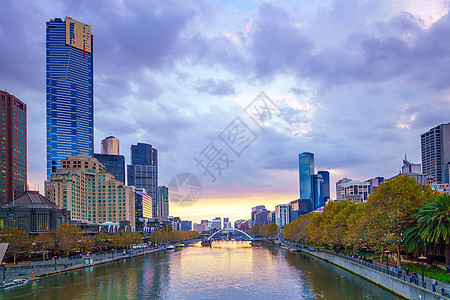 墨尔本市天际天空旅行摩天大楼反射建筑地标建筑物日落街道城市图片
