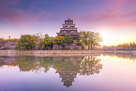 日本广岛堡垒历史樱花树木日落旅行历史性地标蓝色城市文化图片