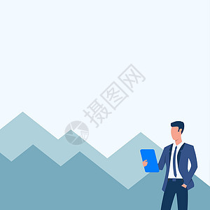 制服绘图的人一只手在口袋里站着拿着电脑平板电脑与山脉背景 穿着西装设计的商务人士看着触摸板领导技术推介会业务绘画蓝色职业公司商业图片