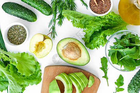 新鲜的绿色蔬菜和香草沙拉 一步一步的食谱 图案平躺着健康的素食餐配料 生食概念绿色植物水果烹饪排毒食物营养生态菠菜黄瓜饮食图片