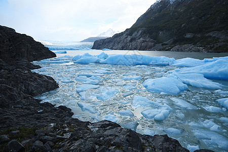 智利巴塔哥尼亚冰川灰色的蓝冰冰山蓝色天空旅行旅游国家痛苦公园场地山脉图片