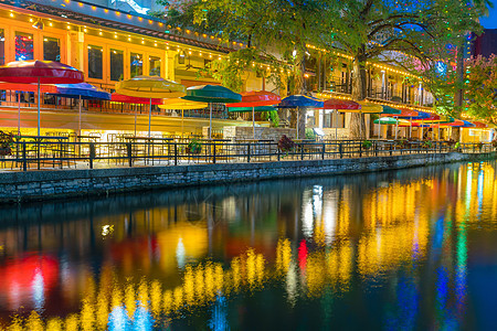 德克萨斯州圣安东尼奥河步行季节市中心城市桌子历史性运河松树建筑学景观游客图片