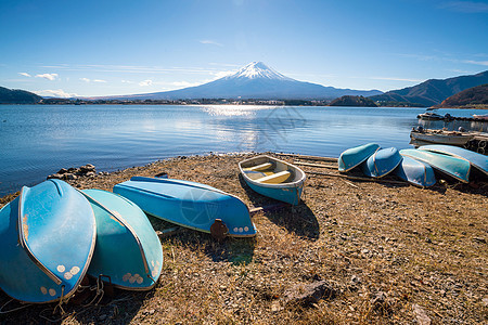 由藤山和渔船发射的太阳星效应樱花风景顶峰反射旅游旅行明信片星星火山蓝色图片