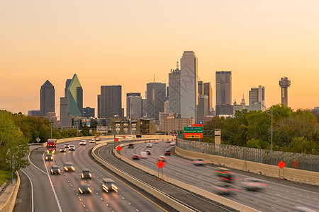 达拉斯市中心天线 在德克萨斯州黄昏旅游速度场景商业市中心摩天大楼景观建筑学天际运输图片