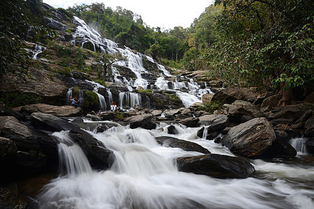 清迈瀑布溪流岩石丛林国家瀑布绿色热带石头公园风景图片