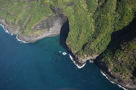 Kauai海岸景观绿色直升机热带悬崖海滩旅行旅游崎岖海岸线天线图片