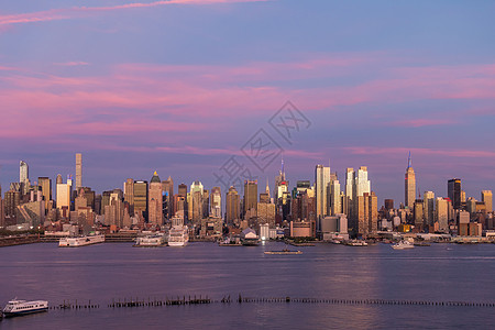 纽约市曼哈顿市中心天际建筑学建筑天空景观红色场景蓝色地标市中心摩天大楼图片