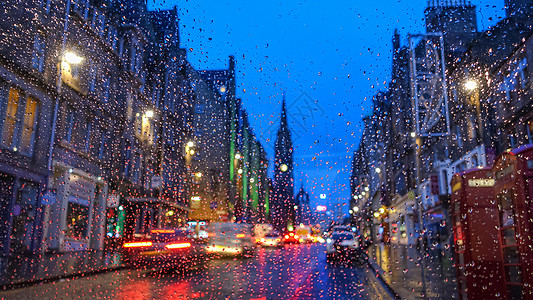 英国街道苏格兰旧城镇爱丁堡和爱丁堡城堡教会吸引力摩天大楼旅游城市堡垒首都土地景观下雨背景