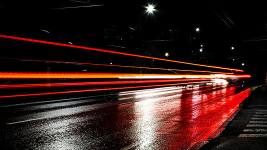 晚上的汽车灯 路灯 夜晚的城市 长时间曝光拍摄夜路 雨后的湿路速度旅行运输车道大灯隧道街道建筑辉光运动图片