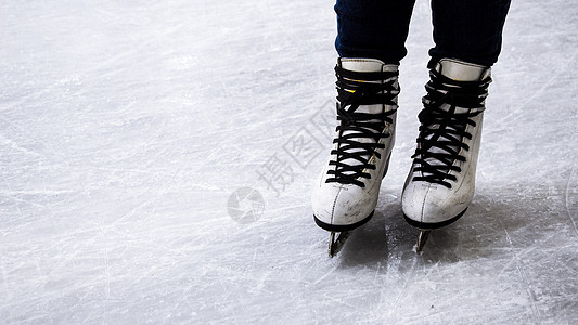冰鞋滑雪场的溜冰滑冰者冻结女士溜冰场皮革刀刃女孩活动爱好运动靴子图片