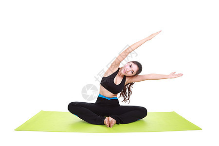 年轻妇女用瑜伽垫做瑜伽锻炼冥想健身房地面专注姿势运动女士成人工作室平衡图片