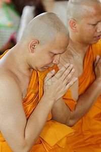 将泰国青年男子改成新僧侣的执教仪式教会文化人群旅游精神情调宗教佛教徒异国男人图片