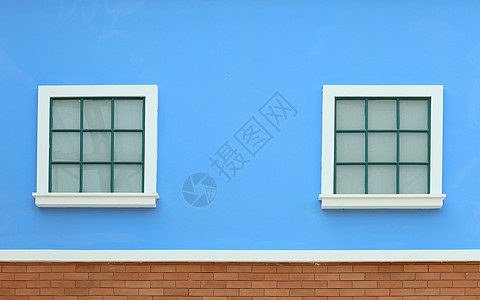 带有壁背景的闪光窗口玻璃木头白色建筑学建筑文化框架绿色快门蓝色图片