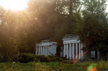 乌克兰2019年亚历山大公园的Ruines植物公园纪念碑柱子废墟旅行冒号文化石头建筑学图片