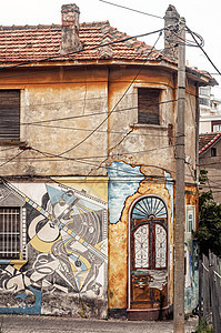 Durres 阿尔巴尼亚 - 2019年7月2日 Durres市中心与Graffiti的旧房屋图片