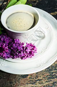 带花朵的春天概念桌面餐巾咖啡店装饰花束餐厅杯子水泥植物群笔记图片