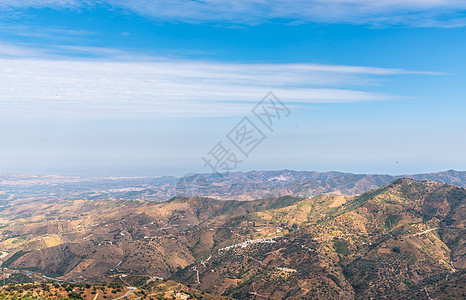 安达卢西亚地区的山脉 山坡上的房屋和农田的美丽景色地形财产爬坡旅行种植园农场岩石树林村庄小屋图片