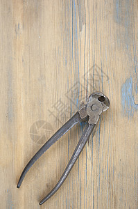 木本底的旧铁铜技术硬件工作工具金属木头刀具作坊工业乐器图片