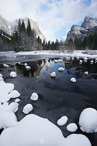 冬雪荒野草地旅游石头天空国家松树公园森林风景图片