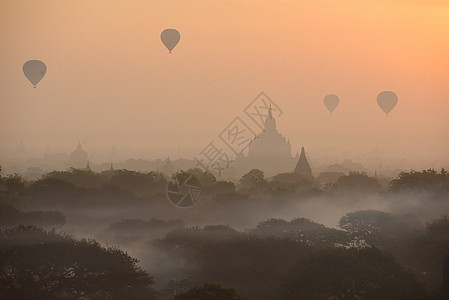 气球以 bagan 装在气球中宗教宝塔遗产建筑学旅游神社地标空气旅行寺庙图片