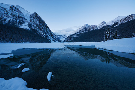 湖湖曲水冬季雪鞋天空风景公园假期季节森林日出国家旅行图片