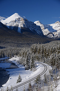 冬季的加拿大岩石风景高山国家公园曲线冰川火车场景运输白色图片