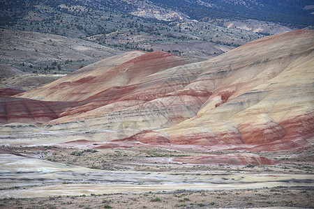 涂漆的矿石山沙漠化石火山土壤风景旅行岩石红色天空纪念碑图片