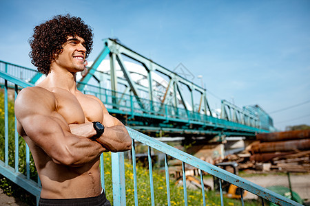 保持坚强大男子运动身体动机胸部二头肌躯干主义肌肉力量图片