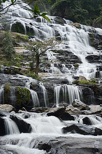 清迈瀑布丛林国家森林岩石环境绿色瀑布流动公园旅行图片