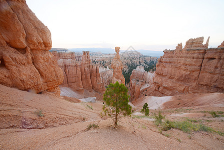 Bryce 峡谷悬崖国家巅峰岩石红色地标公园高原砂岩编队图片