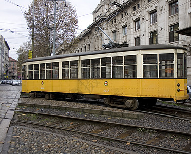 米兰黄色电车图片