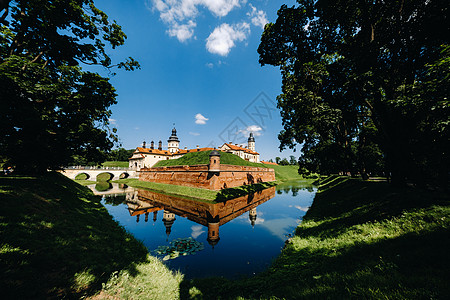 白俄罗斯内斯维日市夏季Nesvizh城堡旅行堡垒建筑天空建筑学遗产地标旅游太阳文化图片