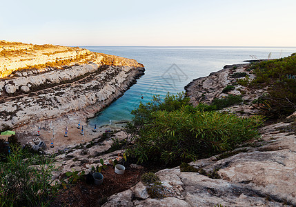 Cala Greca在夏季日落时的景象自然保护区旅游悬崖假期蓝色海滩海岸线胜地天蓝色海岸图片