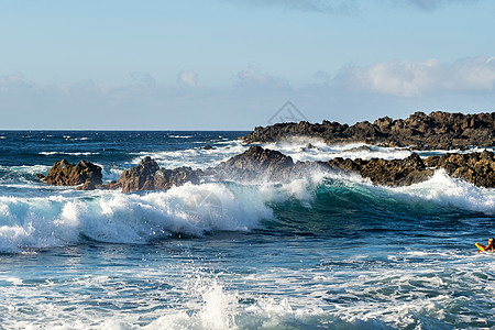 西班牙特纳里夫岛的狂风洋景岩石蓝色热带幸福海浪地平线假期天空海岸线波浪图片