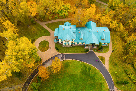 从明斯克秋天Lohitsky公园高处和洛什斯基公园的庄园博物馆望而生畏 白俄罗斯 Autumn文化旅游城市房子建筑学地标公园住宅图片