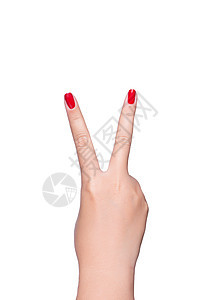 用两只手指显示手势的女性手在白色背景上被隔绝图片