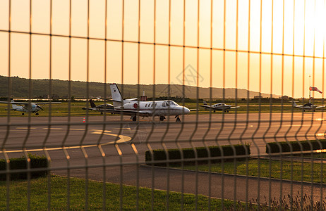 日落时空机场飞机图片