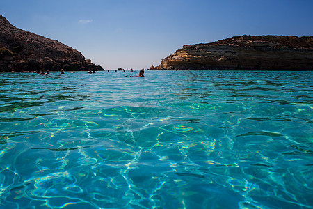 Lampedusa最著名的海景图自然保护区胜地兔子旅游假期天蓝色棕褐色沐浴者海岸旅行背景图片