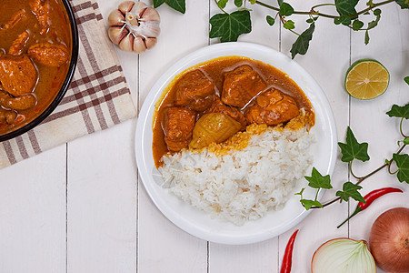 美味和辣味咖喱烤肉 来自印度菜美食食物白色蔬菜牛肉椰子香料盘子洋葱午餐图片