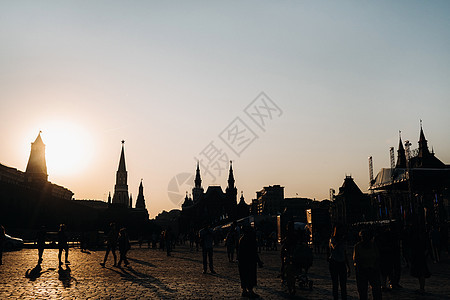 俄罗斯莫斯科日落时 克里姆林宫在红广场的塔台天空阴影街道建筑学地标景观建筑雕塑旅游大教堂图片