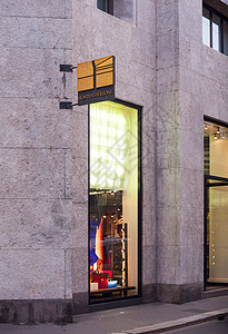 米兰蒙特那波罗内街店铺魅力橱窗城市中心购物街道商店奢华时装图片
