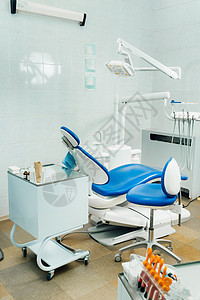 牙医办公室里的一把空椅子 空牙医办公室乐器医院考试手术卫生外科搪瓷座位技术牙疼图片