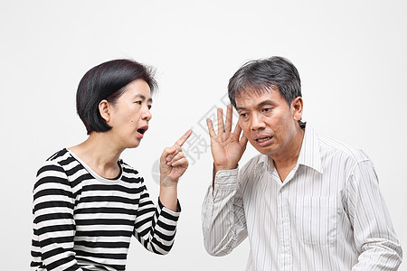 妇女指着自己的手指对丈夫 责怪丈夫听力妻子男性谣言耳朵棕榈耳聋压力男人损失图片