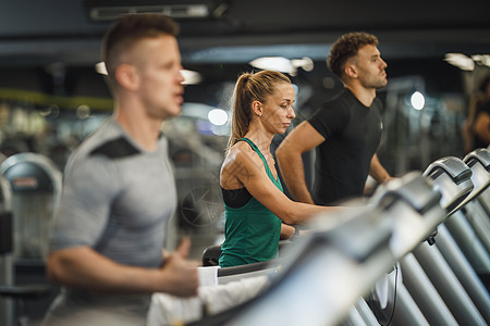 获取专家演练咨询成人跑步机选择性生活方式女士焦点耐力朋友们健身房力量背景图片