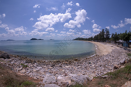 Chumphon省Sairee海滩的岩石 海滩和绿化海海洋海岸线太阳热带天空支撑旅行海岸蓝色海景图片