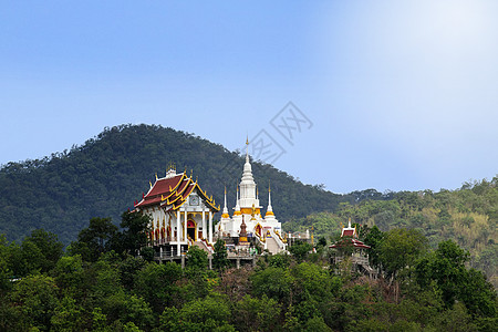 泰国塔克区塔克省一座高山上的泰神寺图象 校对 Portnoy佛塔远足石灰石旅行旅游地标佛教徒建筑学悬崖寺庙图片