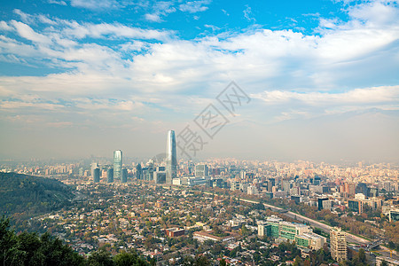 智利圣地亚哥的天际线视图场景摩天大楼交通日落城市高架水平全景景观背景